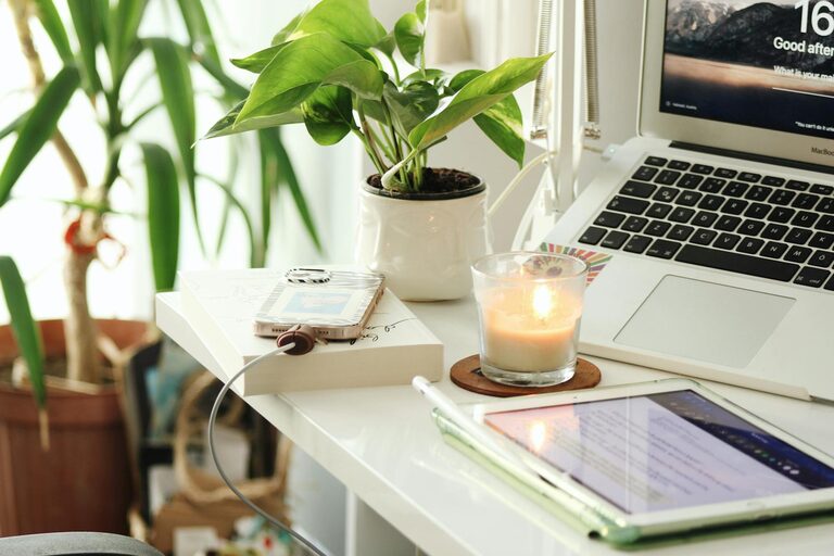 Consejos prácticos para organizar un espacio de trabajo en casa eficiente y cómodo