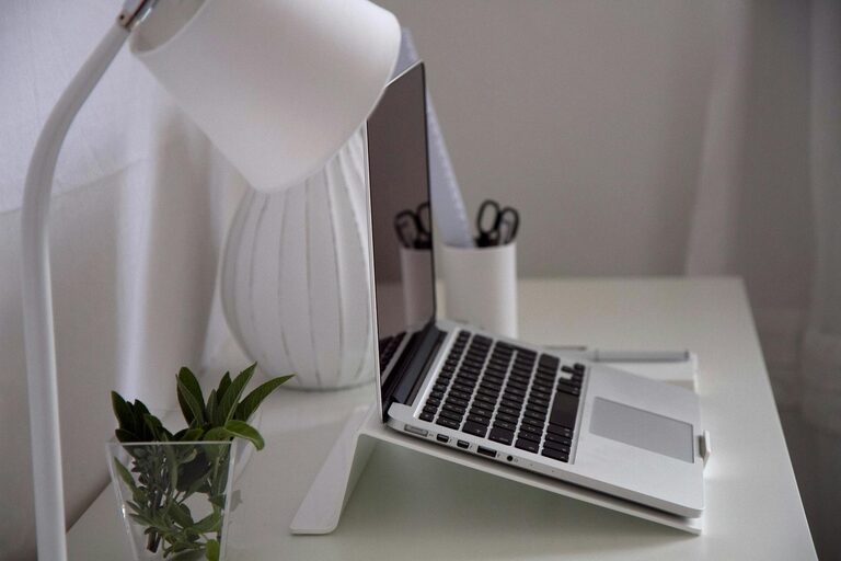 Consejos prácticos para organizar un espacio de trabajo eficiente en casa